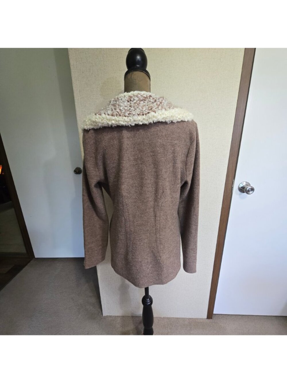 Rosie Neira Large 100% Wool Cardigan With Tie Front & Textured Collar Brown/Crea - Picture 4 of 6